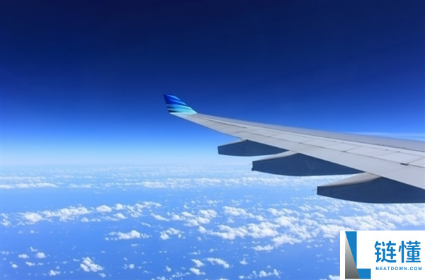 东航 MU6113 突遇雷暴盘旋数圈安全降落：乘客致敬中国机长