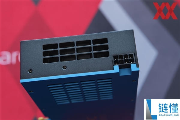 Intel 锐炫 Pro B70 专业卡首测：四卡并联功耗高达 720W