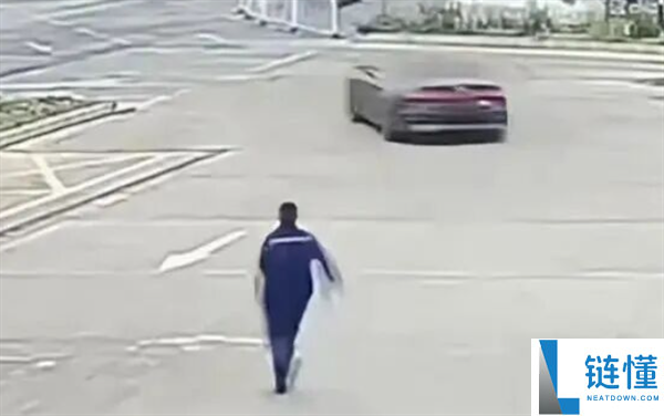 开奥迪加霸王油！车主加 632 元逃单致员工 4 天工资白干