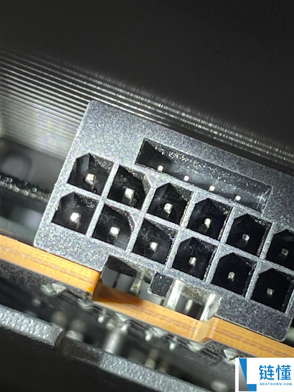 RX 9070 XT 烧接口问题频发：已现 9 起翻车案例，绝非个例！