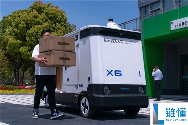 新石器 CEO 谈无人车：不替代快递员，2024 年出海目标 1 万台