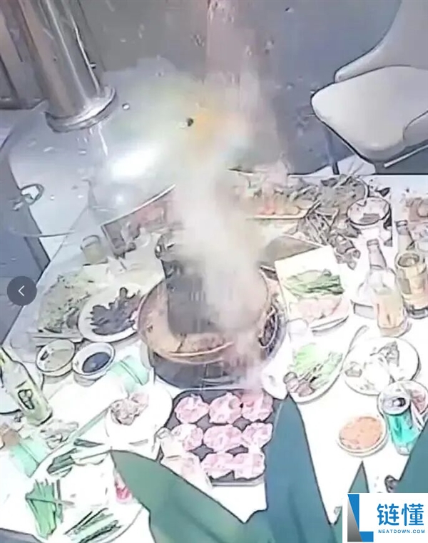 男子误将打火机扔进火锅引发爆炸！消防紧急提醒：这些行为千万别做