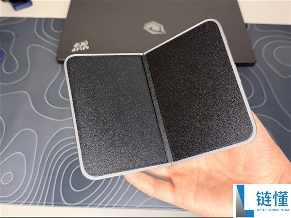 苹果首款折叠屏外观实锤！iPhone Fold 最终版设计揭晓