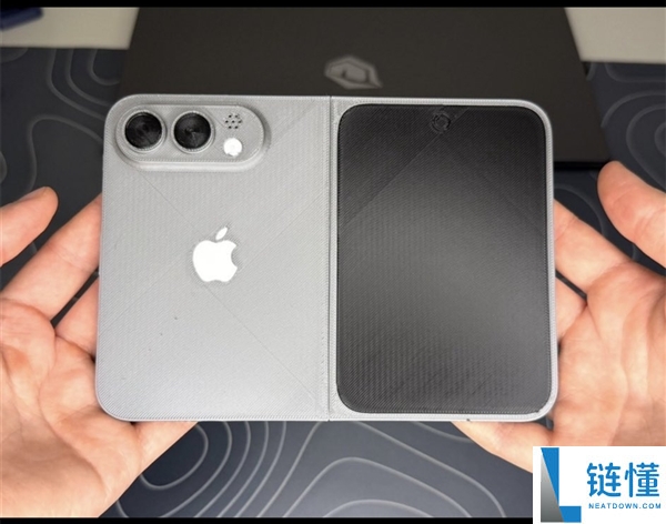 苹果首款折叠屏外观实锤！iPhone Fold 最终版设计揭晓