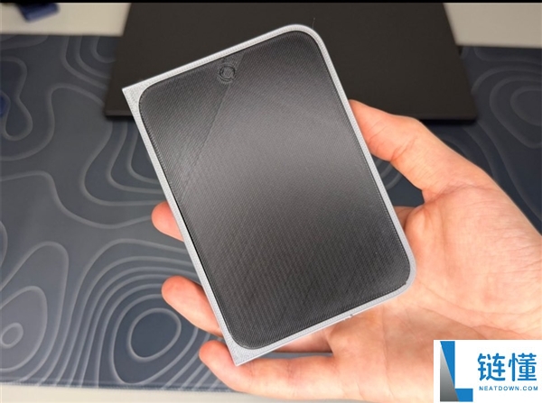 苹果首款折叠屏外观实锤！iPhone Fold 最终版设计揭晓