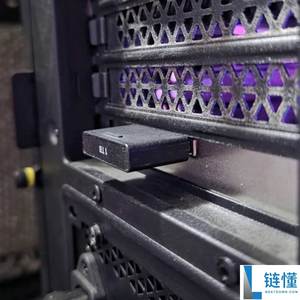 闲置 Xbox 扩展卡别扔！115 元转接器秒变 PC 高速硬盘