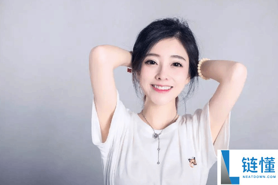 冯提莫直播承认整容：自嘲“像被菜刀割过”，真相引热议