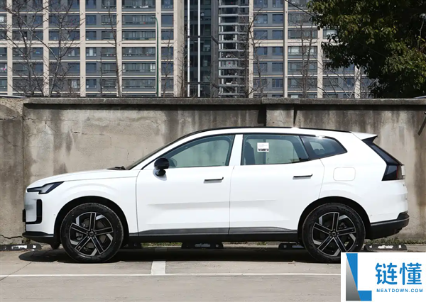 沃尔沃 XC70 99 周年感恩版上市，直降超 16 万，售价 24.99 万元