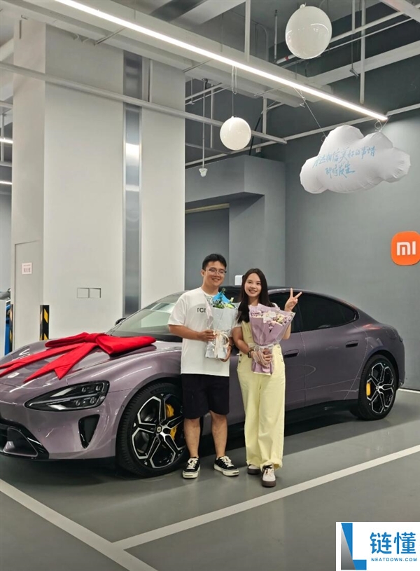 米粉喜提小米 SU7！2 年前用小米 15 钻石版求婚成功，雷军送祝福