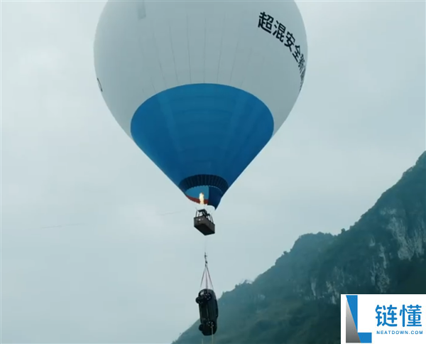 沃尔沃 XC70 35 米高空坠落测试：车门仍能轻松开启，硬核安全解析
