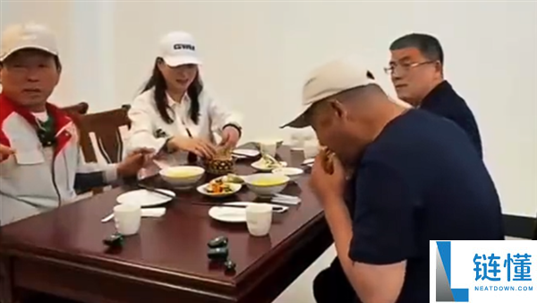 于东来力挺魏建军！直播再购 100 台长城坦克 700 赠员工