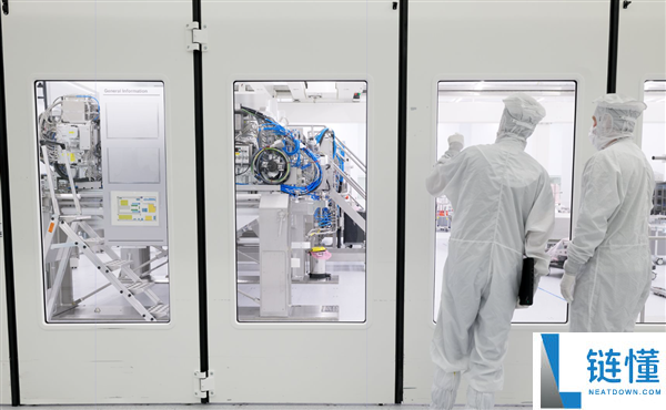 台积电拒买致 ASML 股价暴跌：下一代 EUV 光刻机或靠 Intel 买单