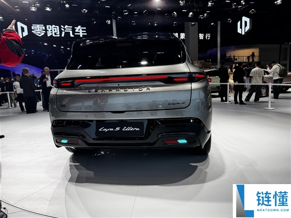 零跑 Lafa5 Ultra 正式上市：中欧联合底盘运动化调校，售价 11.88 万起