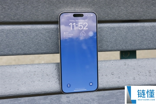 iPhone 18 Pro 复刻远峰蓝：经典爆款神色回归，老果粉心动了