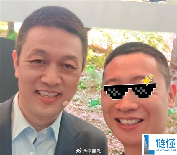 蔚来李斌骑共享单车赶车展！街头大方合影路人引热议