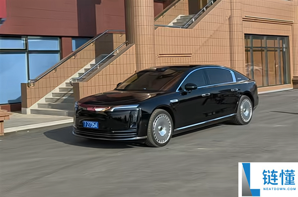 尊界 S800 上市 10 个月交付 1.6 万台！余承东：连续 7 个月百万级销量冠军