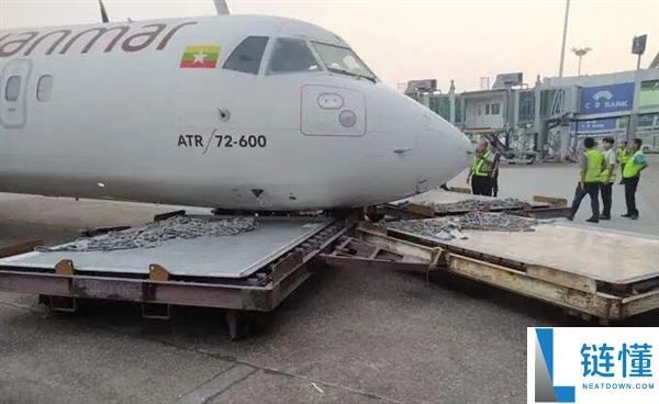 缅甸客机滑行疑似刹车失灵：连撞空客 A319 与板车