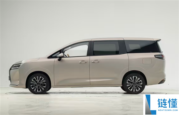 10 万级最值得买的 MPV！五菱星光 730 尊享型上市，8.78 万起