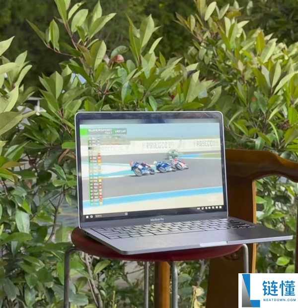 张雪路边摊见证第三冠!激动高呼“我们夺冠了”并豪言全场买单