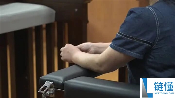 女子与男友吵架竟从 18 楼扔下 2 辆自行车，因高空抛物罪被判刑