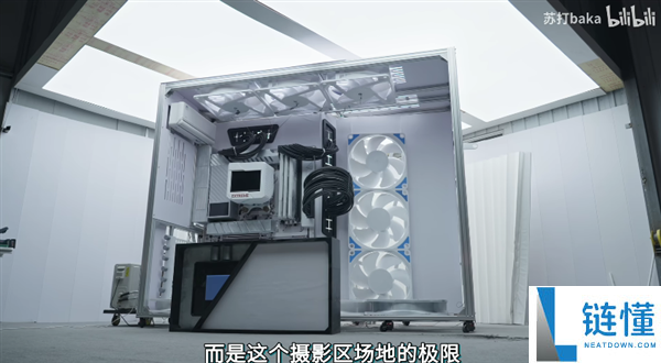 活人变手办！发烧友打造 12000W 巨型可居住电脑主机，空调散热硬核改装