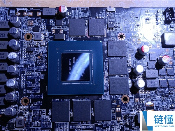 硬核改装：RX 6900 XT 显存移植 RTX 3070 变 16GB，加装物理开关详解