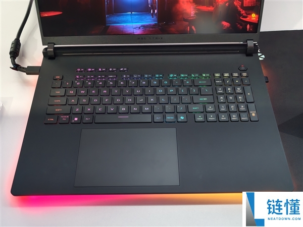 ROG 枪神 10 Plus 超竞版发布：首发 4K 星云原画屏 3.0，320W 狂暴性能游戏本