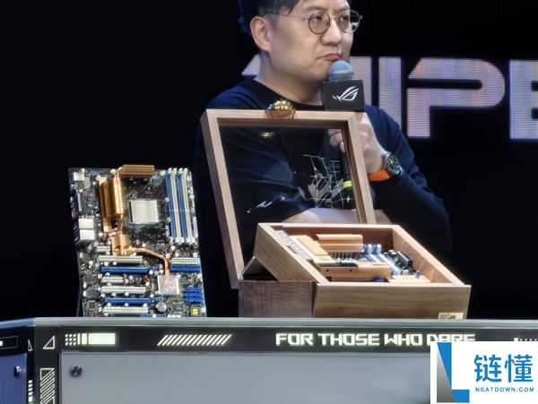 ROG 20 周年复刻主板正式发布：复古铜色配蓝白插槽，售价 5206 元