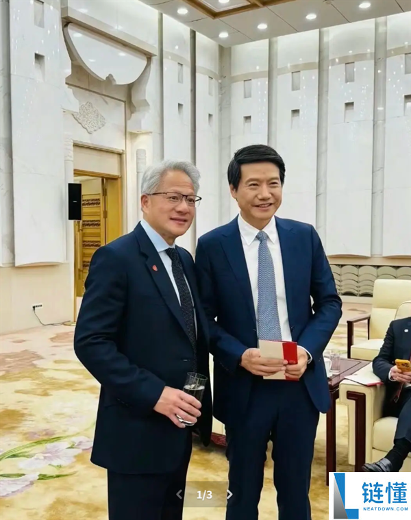 雷军黄仁勋中美晚宴同框高清图：互动亲切熟络引关注