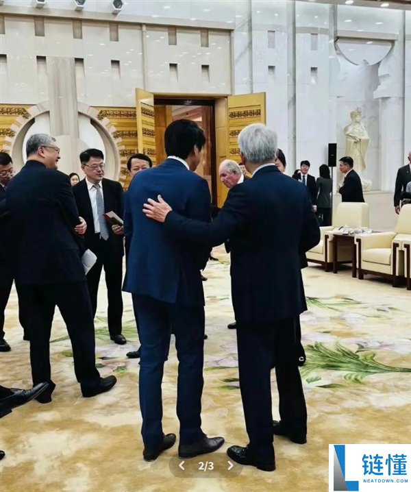 雷军黄仁勋中美晚宴同框高清图：互动亲切熟络引关注