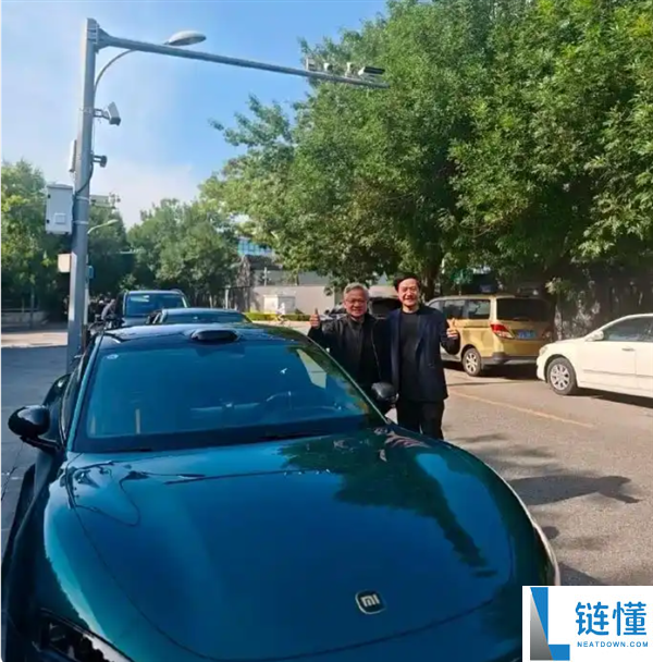 雷军黄仁勋中美晚宴同框高清图：互动亲切熟络引关注