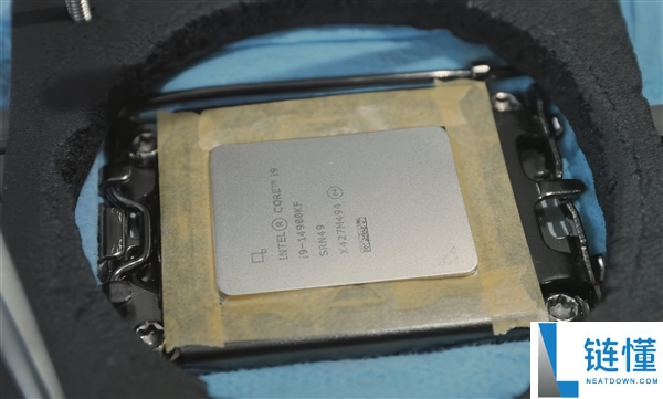 i9-14900KF 液氦超频至 9.2GHz！中国选手刷新 CPU 频率世界纪录
