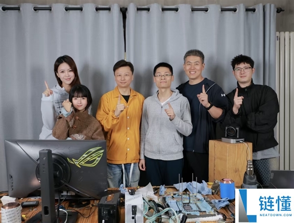 i9-14900KF 液氦超频至 9.2GHz！中国选手刷新 CPU 频率世界纪录
