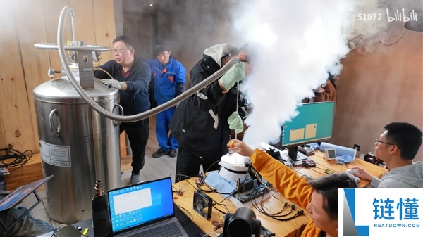 i9-14900KF 液氦超频至 9.2GHz！中国选手刷新 CPU 频率世界纪录