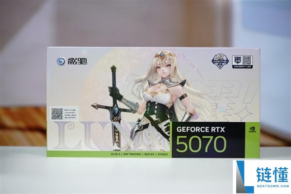 影驰 RTX 5070 星曜 LUNA OC 图赏：背板镜面设计惊艳亮相