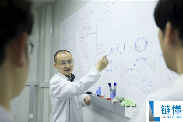 中国突破卡脖子技术！新型玻璃存储 2.5 万部高清电影，数据可保存 10 万年