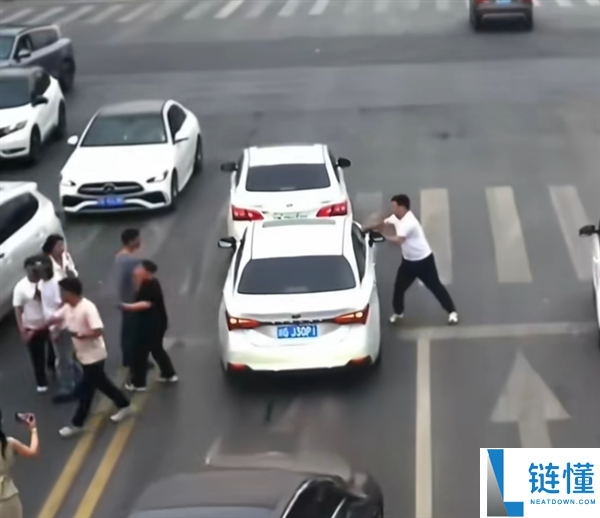 顶车救人女护士获赠东风日产汽车：当事人回应将拍卖善款全捐