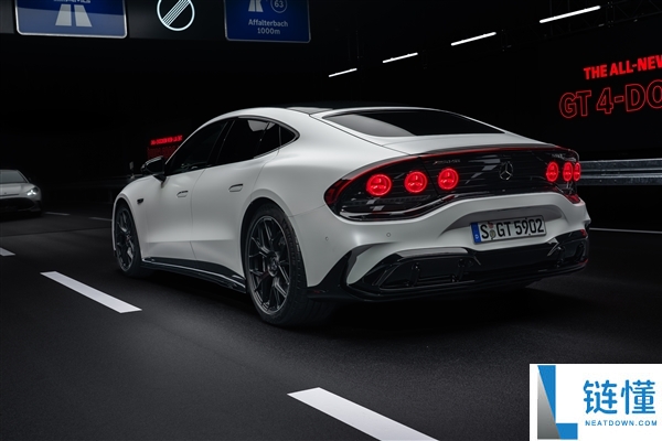 全新梅赛德斯 -AMG GT 纯电四门跑车首秀：首搭三台轴向磁通电机