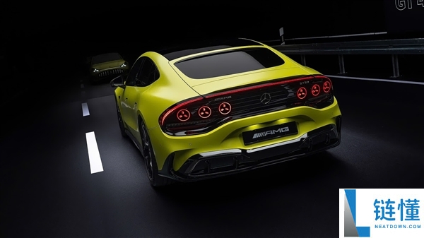 全新梅赛德斯 -AMG GT 纯电四门跑车首秀：首搭三台轴向磁通电机