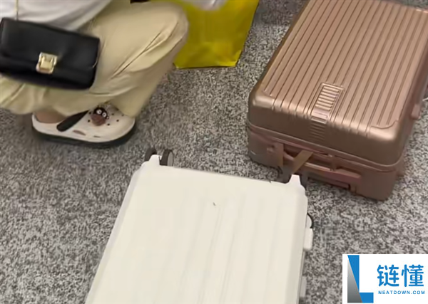20 寸行李箱登机收费？航司回应：多数廉航经济舱已取消免费携带