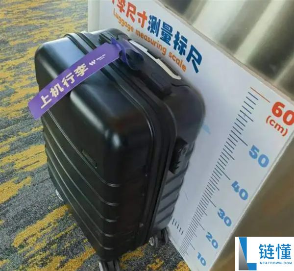 20 寸行李箱登机收费？航司回应：多数廉航经济舱已取消免费携带