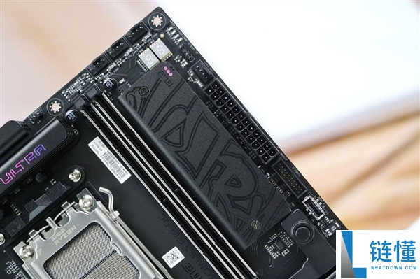 七彩虹 iGame B850M Ultra-OC V14 主板图赏：轻松打造千帧电竞主机