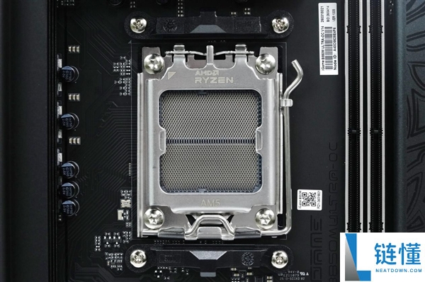七彩虹 iGame B850M Ultra-OC V14 主板图赏：轻松打造千帧电竞主机
