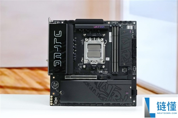 七彩虹 iGame B850M Ultra-OC V14 主板图赏：轻松打造千帧电竞主机