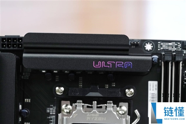 七彩虹 iGame B850M Ultra-OC V14 主板图赏：轻松打造千帧电竞主机