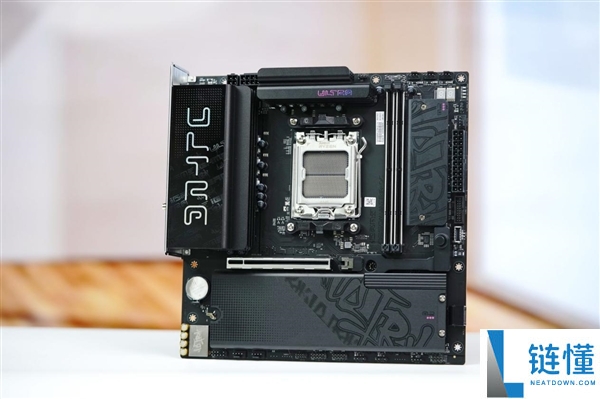 七彩虹 iGame B850M Ultra-OC V14 主板图赏：轻松打造千帧电竞主机
