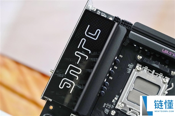 七彩虹 iGame B850M Ultra-OC V14 主板图赏：轻松打造千帧电竞主机