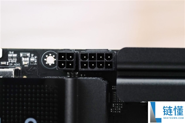 七彩虹 iGame B850M Ultra-OC V14 主板图赏：轻松打造千帧电竞主机