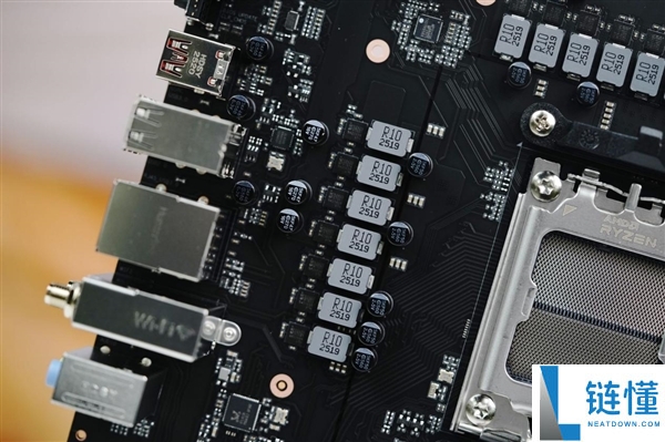 七彩虹 iGame B850M Ultra-OC V14 主板图赏：轻松打造千帧电竞主机