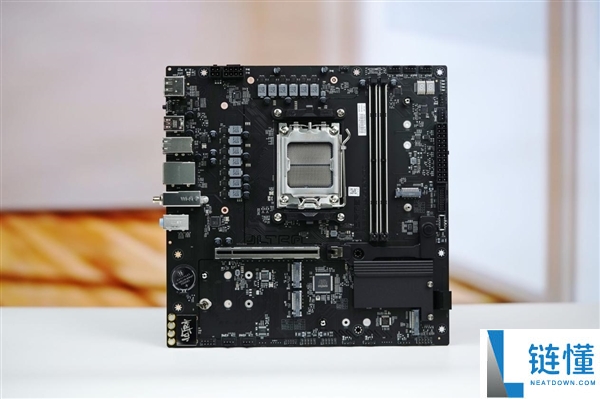 七彩虹 iGame B850M Ultra-OC V14 主板图赏：轻松打造千帧电竞主机